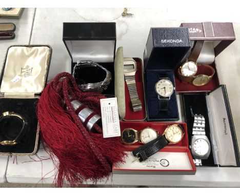 A MIXED GROUP OF ITEMS - BOXED WATCHES, ROTARY, MUST DE CARTIER LADIES EXAMPLE ETC 