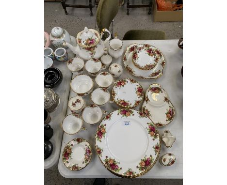 A 36 PIECE ROYAL ALBERT 'OLD COUNTRY ROSES' TEA SERVICE 