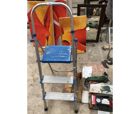 A METAL THREE STEP FOLDING STEP LADDER, A 3 IN 1 AIR COMPRESSOR AND A LYNX POWER TOOLS DETAIL SANDER BOTH IN WORKING ORDER 