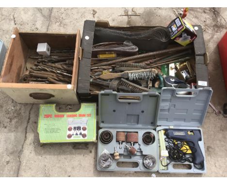 A LARGE QUANTITY OF TOOLS TO INCLUDE DRILL BITS, WIRE BRUSHES, SANDING SET, GLUE GUN ETC 