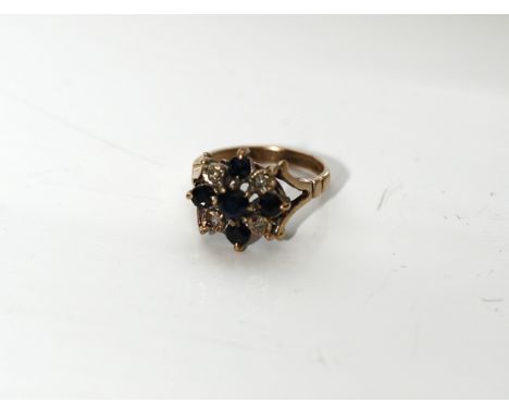 9ct Yellow Gold Diamond & Sapphire Cluster Ring. Size I. 3.34 Grams