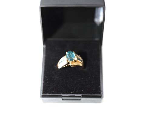 9ct Yellow Gold London Blue Topaz & Diamond Ring. Size O. 3.59 Grams