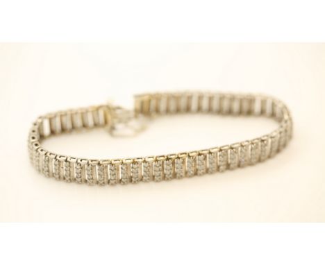 9ct Gold 212 Diamond Bracelet 14.9 Grams 7.5 Inches