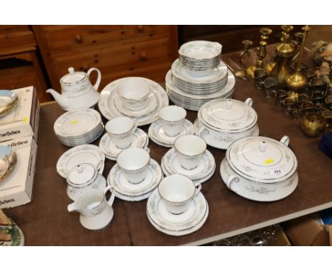 A collection of Noritake tea and dinnerware 