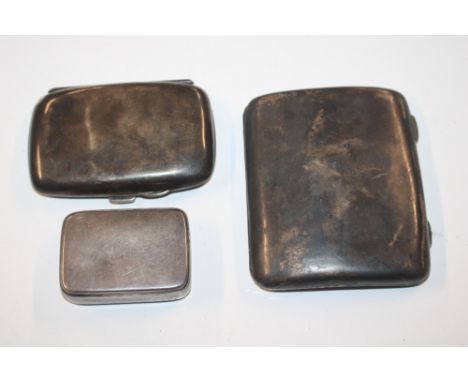 Two silver cigarette cases and a silver snuff box, total weight approx. 162gms