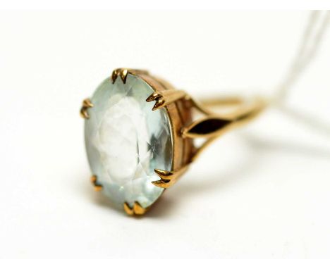 An aquamarine ring, the oval faceted cut aquamarine on 9ct yellow gold shank, ring size K.