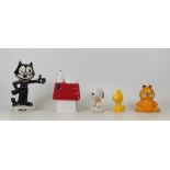 A collection of Wade figures to include Woodstock, Snoopy, Snoopy mini money box, Garfield and Felix