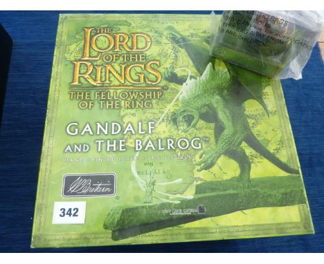 WH BRITAIN RARE GOOD BOXED THE LORD OF THE RINGS SERIES GANDALF AND THE BALROG MODEL NO 40258 T/W A SMALLER FELLOWSHIP ITEM