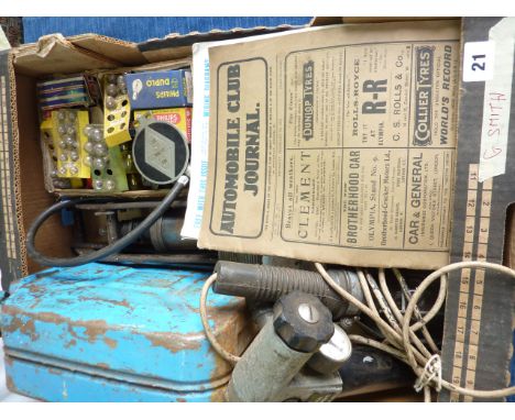 BOX OF VINTAGE CAR ITEMS INC BULBS, AUTOMOBILE CLUB MAGAZINES 1905 RAFA BADGE
