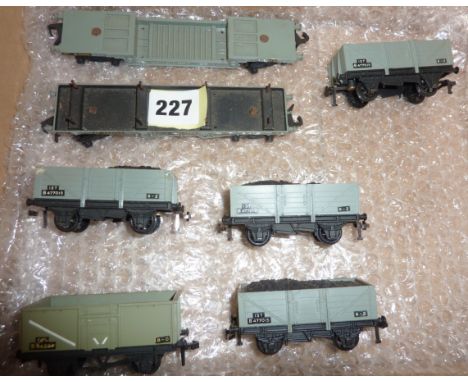 HORNBY DUBLO, 7 U/B 2 R WAGONS
