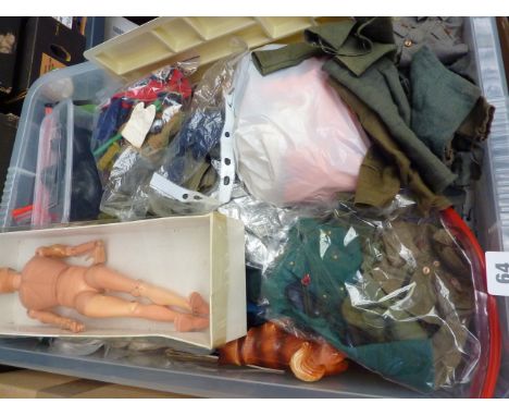 A GOOD QUANTITY OF ACTION MAN AND SIMILAR CHARACTERS, MEN, ACCESSORIES ETC