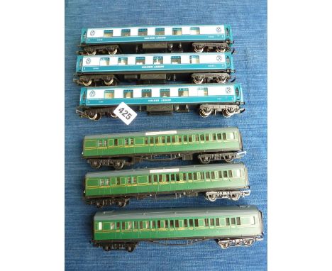 HORNBY 00 GAUGE ROLLING STOCK, 3 U/B BLUE &amp; GREY GOLDEN ARROW COACHES AND 3 U/B SR ATLANTIC COAST EXPRESS GREEN COACHES