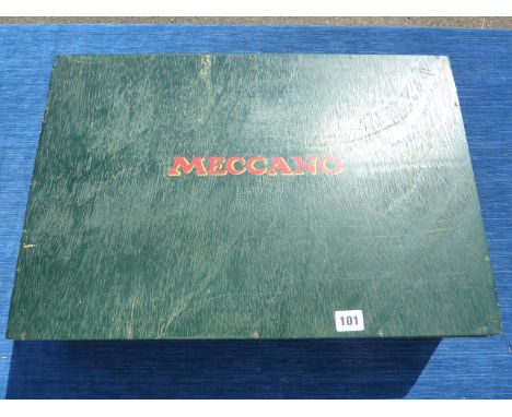 MECCANO SET E IN WOODEN CASE WITH QTY OF TRAYS OF MECCANO IN DIFFERENT COLOURS