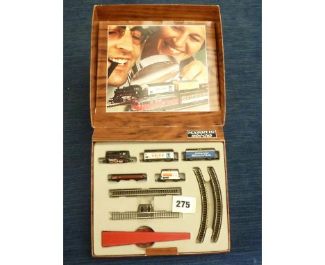 MARKLIN Z GAUGE BOXED MINI CLUB SET 8900, WITH 0-6-0 LOCO, 4 WAGONS IN BOX