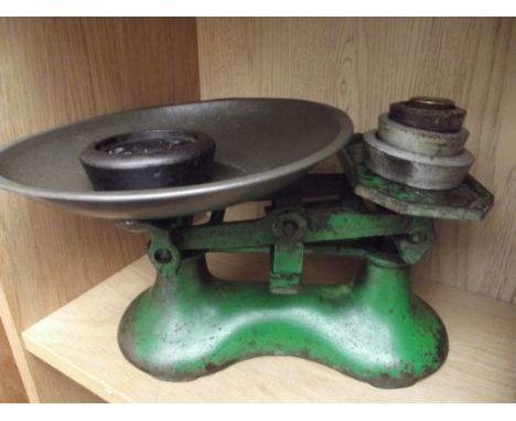Set of vintage scale and weights 