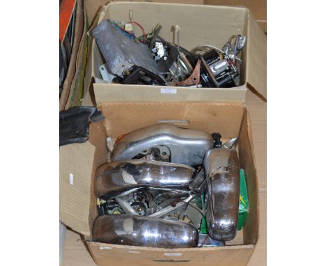 2 BOXES OF VARIOUS ROLLS ROYCE &amp; BENTLEY CAR PARTS INCLUDING PIONEER TAPE DECK, CENTRE CONSOLE PANEL, 4 CHROME FINISHED B