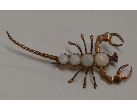 A FINE EARLY 20TH CENTURY GOLD BROOCH PIN MODELLED AS A SCORPION SET WITH 4 GRADUATED OPAL STONES     