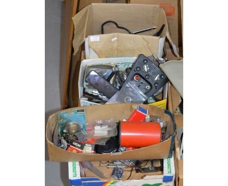 4 BOXES OF VARIOUS ROLLS ROYCE &amp; BENTLEY CAR PARTS INCLUDING FILTERS, BULBS, MIRRORS, INTERIOR CONSOLE PANEL, SHIFTER ETC