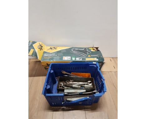 AUTO XS TROLLEY JACK TOGETHER WITH A  BOX CONTAINING TOOLS