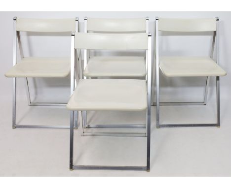 Hero, F. und K. Odermatt 4 Klappstühle. Aluminium bzw. verchromt und weißer Kunststoff. Gebrauchsspuren. Hersteller-Prägemark