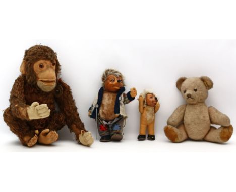4 Steiff-Tiere. Großer Schimpanse (1 Arm neu zu befestigen), 2 Meckis (unbekleidet) und Teddybär (reinigungsbedürftig). L. 18