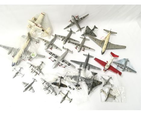 Quantty of mostly Dinky aircraft models, includes 70d Twin Engined Fighter (with reversed 'N' in Meccano) and 998 Britannia C