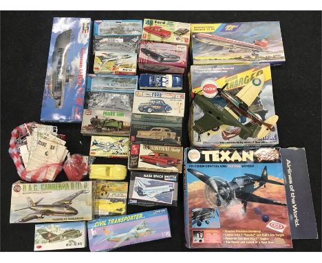 Quantity of plastic model kits by Revell, AMT, Novo and others. Twelve appear unstarted and boxed, all cars have been constru