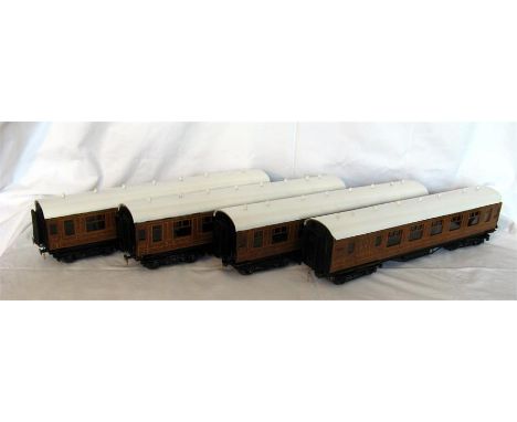 LEEDS Model Company - 4 x LNER Gresley Teak True Scale Coaches with self - coloured moulded Bakelite sides, glazed Windows an