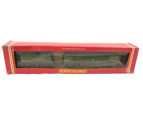 HORNBY R866 SR Malachite Green Battle of Britain 4-6-2 'Fighter Pilot' with Golden Arrow Headboard. An Arrow is missing to on