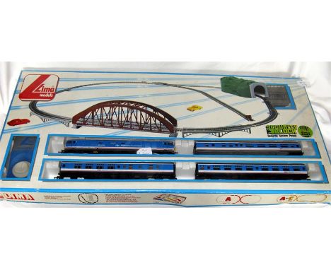 LIMA107208 Network South East Train Set comprising Class 50CO CO 'Repulse' (serviced 6/2017) and 3 x Mk1 coaches in NSE liver