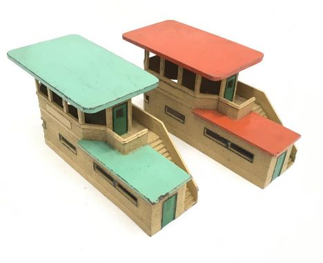 HORNBY DUBLO 2 x Signal Boxes - 5080 with Green Roof- could be improved with light clean - Good and D1 Good.