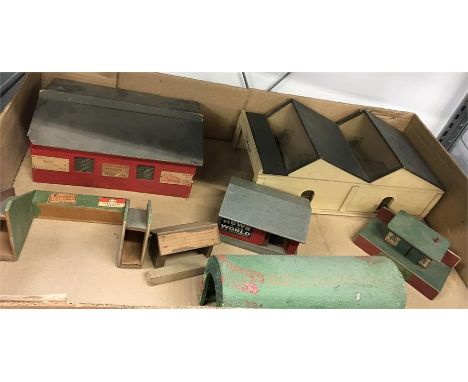 Selection of 00 Gauge Wooden Buildings by Hugar, Truescale and others, includes Engine Shed with glazing to windows and tinpl
