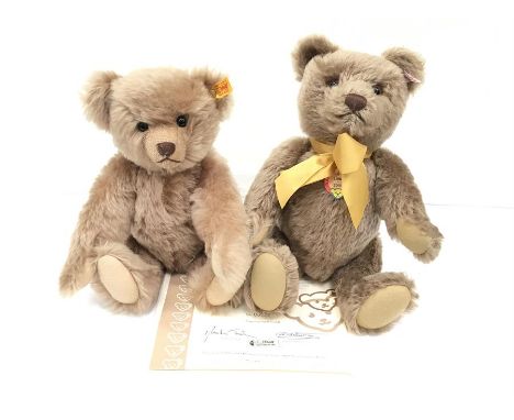 Two Steiff teddy bears: The Steiff 50th Anniversary Bear, Danbury Mint exclusive, EAN 662669, caramel, h.35cm, limited editio