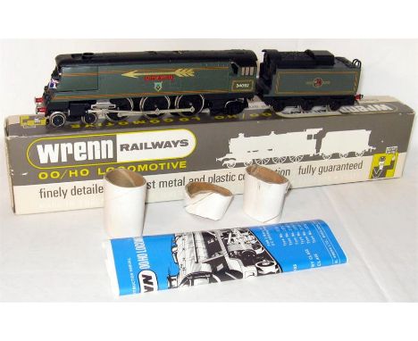 WRENN 2266/A BR Green unrebuilt West Country 4-6-2 'City of Wells' with Golden Arrow Insignia and Flags.Excellent Plus with I