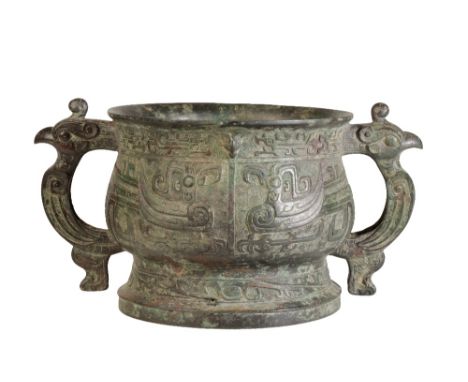 ARCHAIC BRONZE RITUAL FOOD VESSEL, POSSIBLY WESTERN ZHOU DYNASTY, the rounded body rising everted rim and finely cast with fo