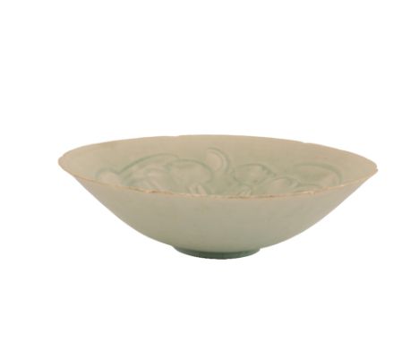 QINGBAI SHALLOW CARVED HEXALOBE BOWL, SOUTHERN SONG DYNASTY, the gently rounded body with a slightly flared rim, the interior