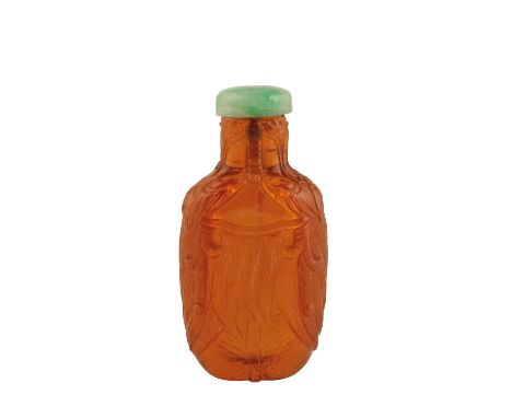 AMBER GLASS SNUFF BOTTLE of flattened form, carved as a corn cob, silver and amethyst stopper, 8.5cm high