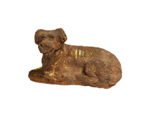 BRONZE FIGURE OF A RECUMBANT HOUND, HAN STYLE, 14cm high
