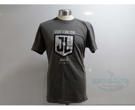 JUSTICE LEAGUE (2017) - Production Issued Clothing (1 in lot) - A grey, short sleeve stunt crew 'XL' t-shirt - unworn - Prove