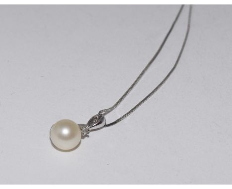 9ct gold ladies diamond and pearl set pendant necklace