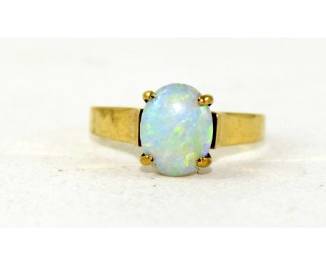 9ct gold ring set with opal (3.3gms).