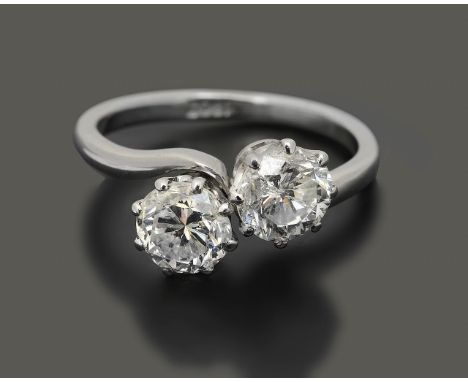 A diamond Moi et Toi diamond ringwith 18k stamped to band and diamonds claw set to a curved plain band. total approx. weight 