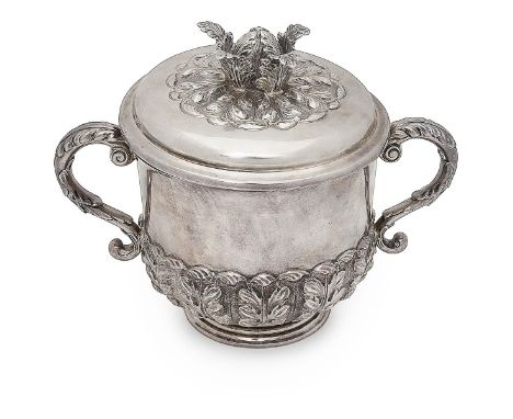 An Edwardian silver twin handled porringer and cover in Charles II styleLondon 1903, Crichton Brothersof circular form with l