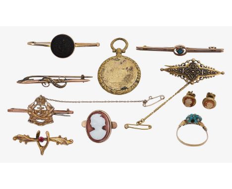An interesting collection of jewellery including a vinaigrette fob, Royal Irish Rifles pin, Royal Navy pin and seven others,t