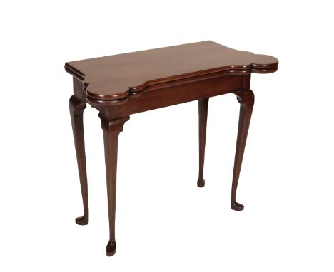 GEORGE II MAHOGANY CARD TABLE, the folding top with exaggerated ears and a baize-lined interior, on a hinged base and four ca