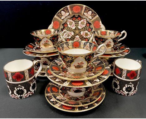 An Abbeydale Crysantheyum pattern part tea service for six comprising teacups &amp; saucers, side plates and sandwich plate e