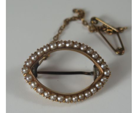 An Antique Gold and Pearl Brooch with safety chain, 25x17mm, 2.5g 