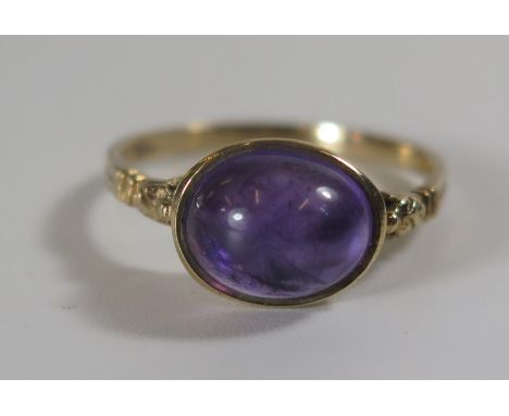 A 9ct Gold and Cabochon Amethyst Ring, size M.5, 2.3g 