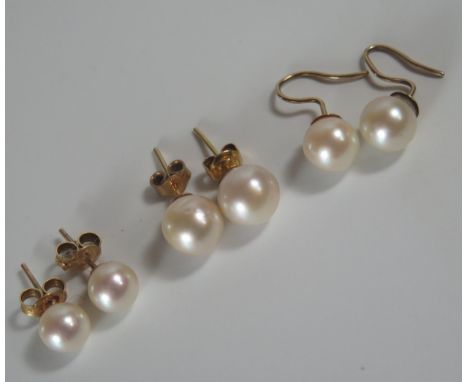 Three Pairs of 9ct Gold and Pearl Earrings, 6g 