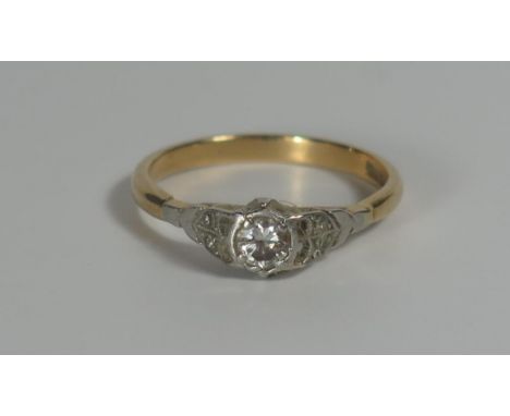 An 18ct Gold and Diamon d Solitaire Ring, c. 4.1mm stone, size M.5, 2.6g 